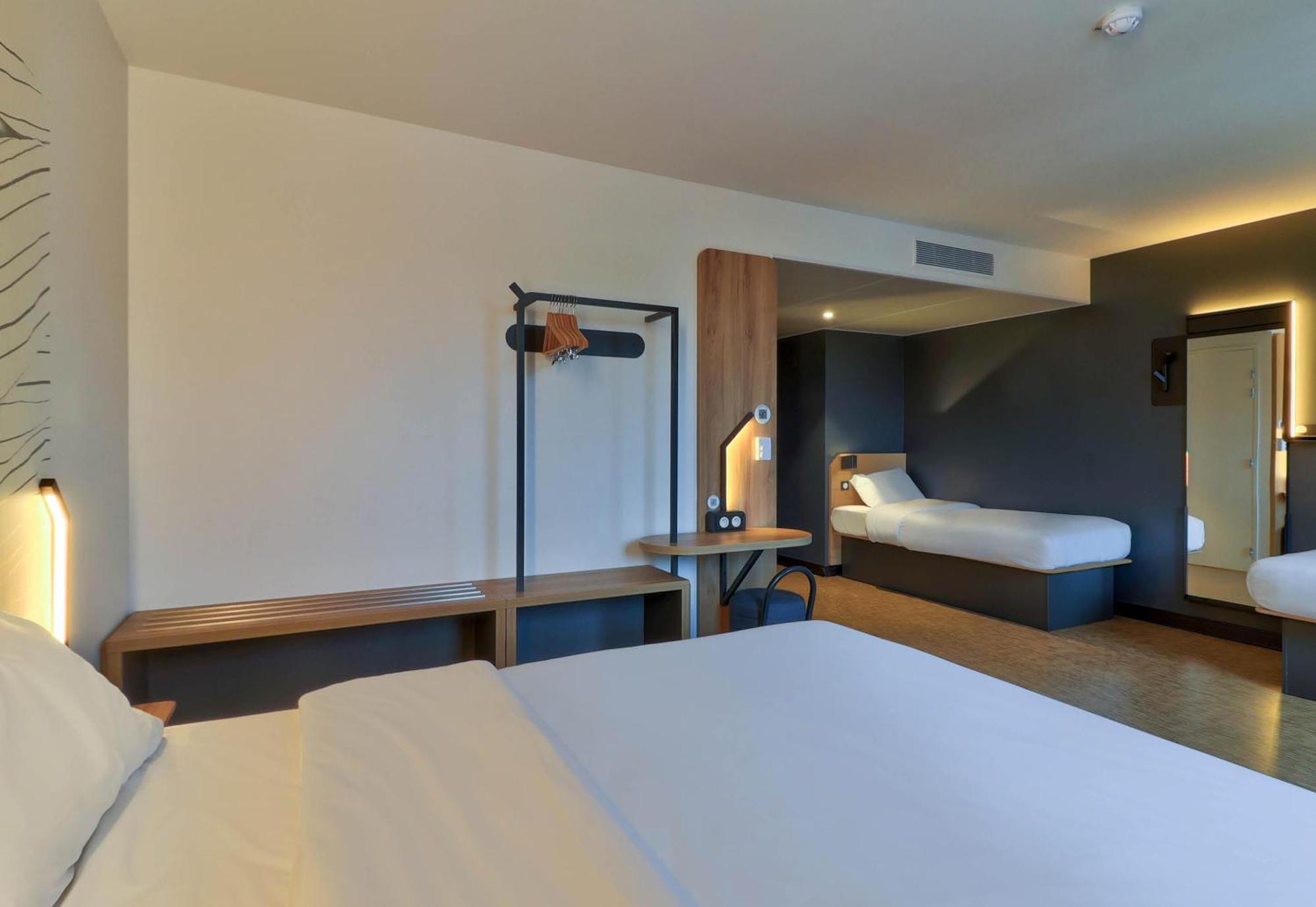 Chambre Quadruple - Accessible aux Personnes à Mobilité Réduite